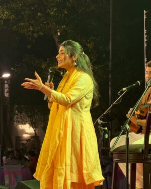 Nayab Midha Instagram - Banaras ka pehla show š»ā„ļø
Wearing @mrignandini_