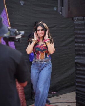 Nayab Midha Instagram - Powered by moon phases and spontaneous decisions.
Your girl for @socialnationnow šŗ
Top- @rishiandvibhuti
Jewelry- @ritikasachdevaa
Styled- @simrankumar19
Style Team- @flushfriday
šø @dikkat.shoots