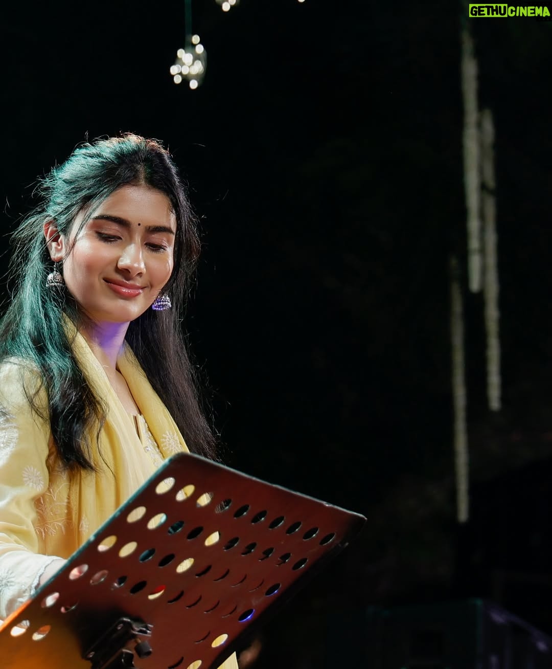 Nayab Midha - 151.3K Likes - Banaras ka pehla show 🌻♥️ 

Wearing @mrignandini_
