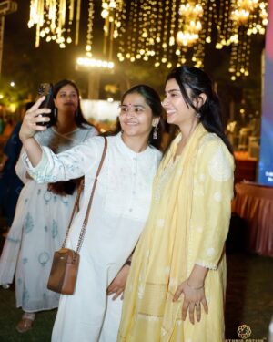 Nayab Midha Instagram - Banaras ka pehla show š»ā„ļø
Wearing @mrignandini_