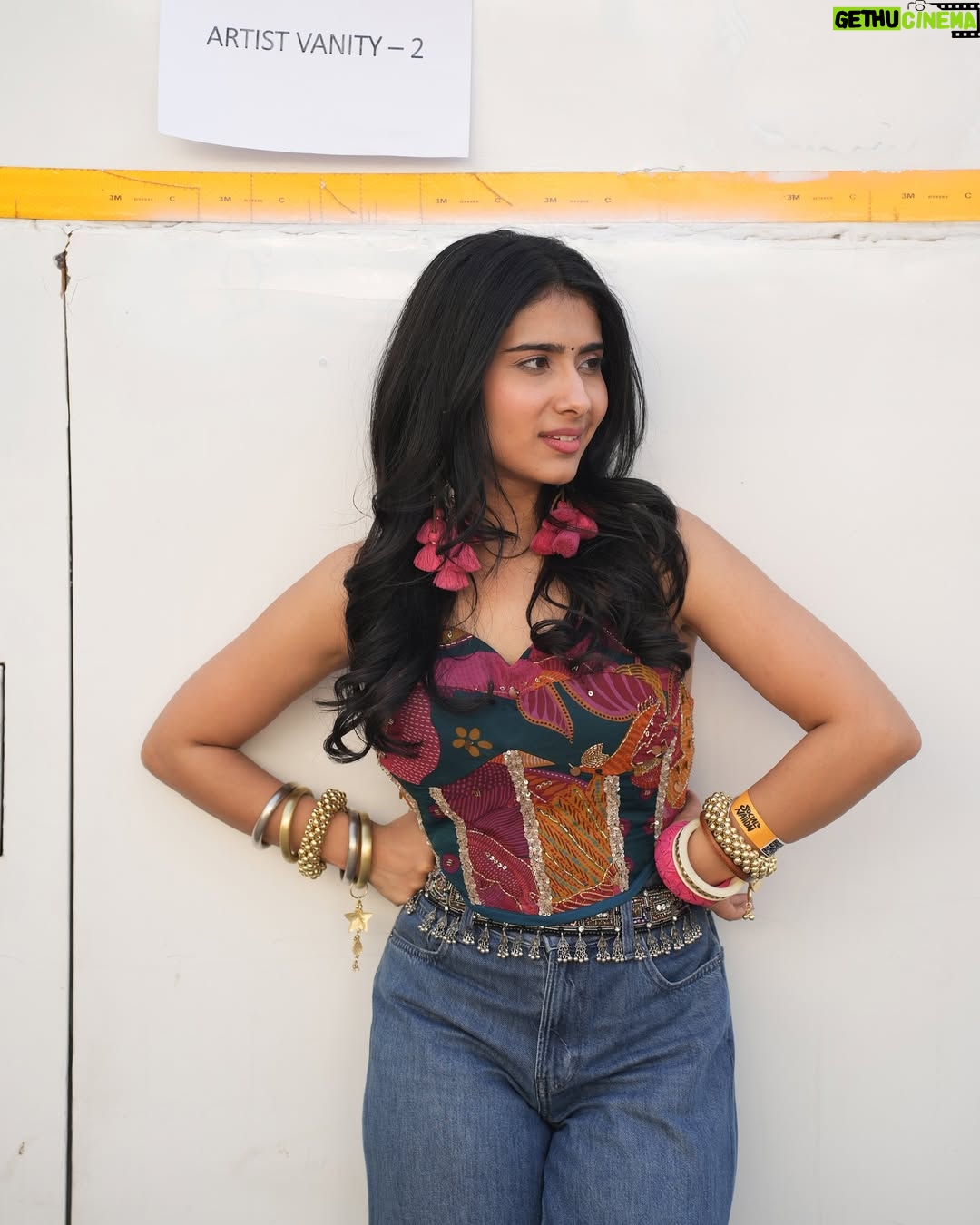 Nayab Midha - 460.3K Likes - Powered by moon phases and spontaneous decisions.

Your girl for @socialnationnow 🌺

Top- @rishiandvibhuti
Jewelry- @ritikasachdevaa
Styled- @simrankumar19
Style Team- @flushfriday 
📸 @dikkat.shoots