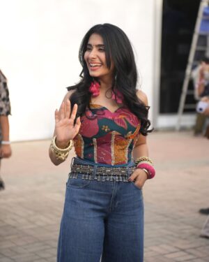 Nayab Midha Instagram - Powered by moon phases and spontaneous decisions.
Your girl for @socialnationnow šŗ
Top- @rishiandvibhuti
Jewelry- @ritikasachdevaa
Styled- @simrankumar19
Style Team- @flushfriday
šø @dikkat.shoots