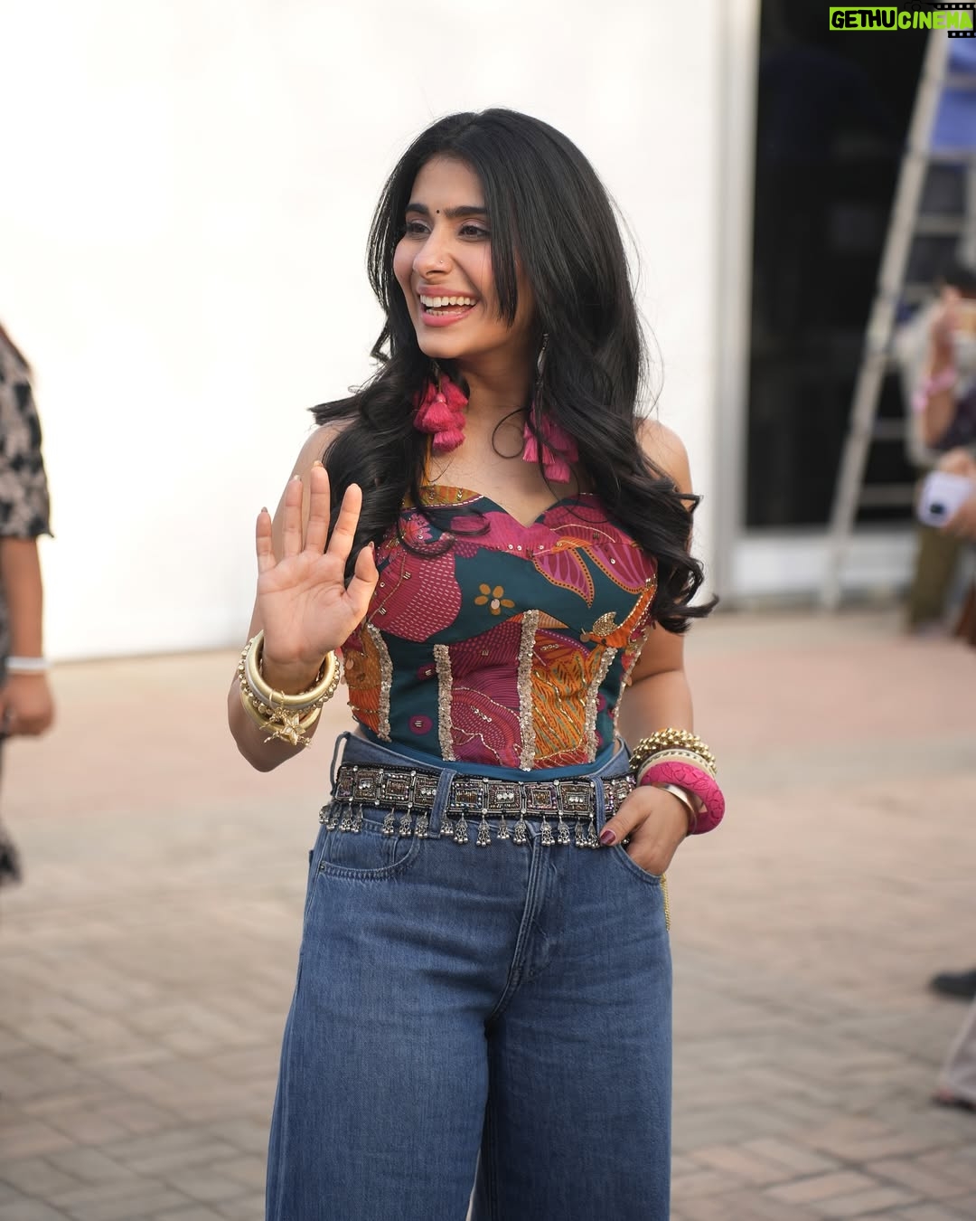 Nayab Midha - 460.3K Likes - Powered by moon phases and spontaneous decisions.

Your girl for @socialnationnow 🌺

Top- @rishiandvibhuti
Jewelry- @ritikasachdevaa
Styled- @simrankumar19
Style Team- @flushfriday 
📸 @dikkat.shoots