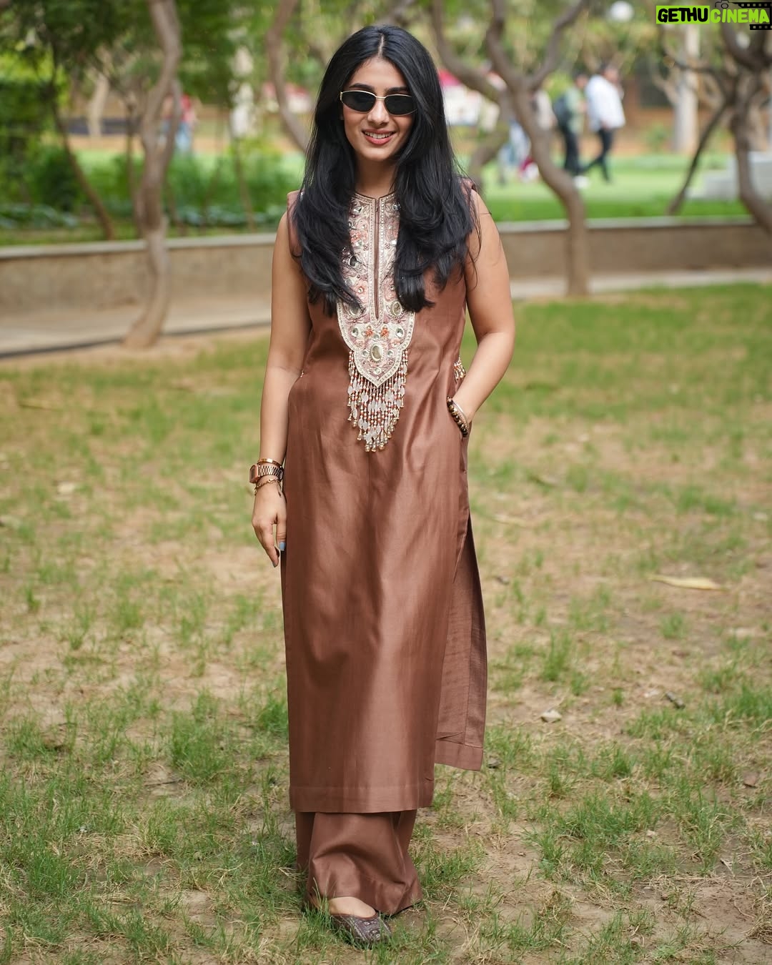 Nayab Midha - 256.4K Likes - Tassavvur ✨

Earthy Browns Yesterday For IILM (@iilmgurugramofficial) 🐻
Wearing @seeaash.in 
Styled by @simrankumar19
Clicked by @dikkat.shoots 
Apni pasandeeda tasveer bata do?🫰🏻