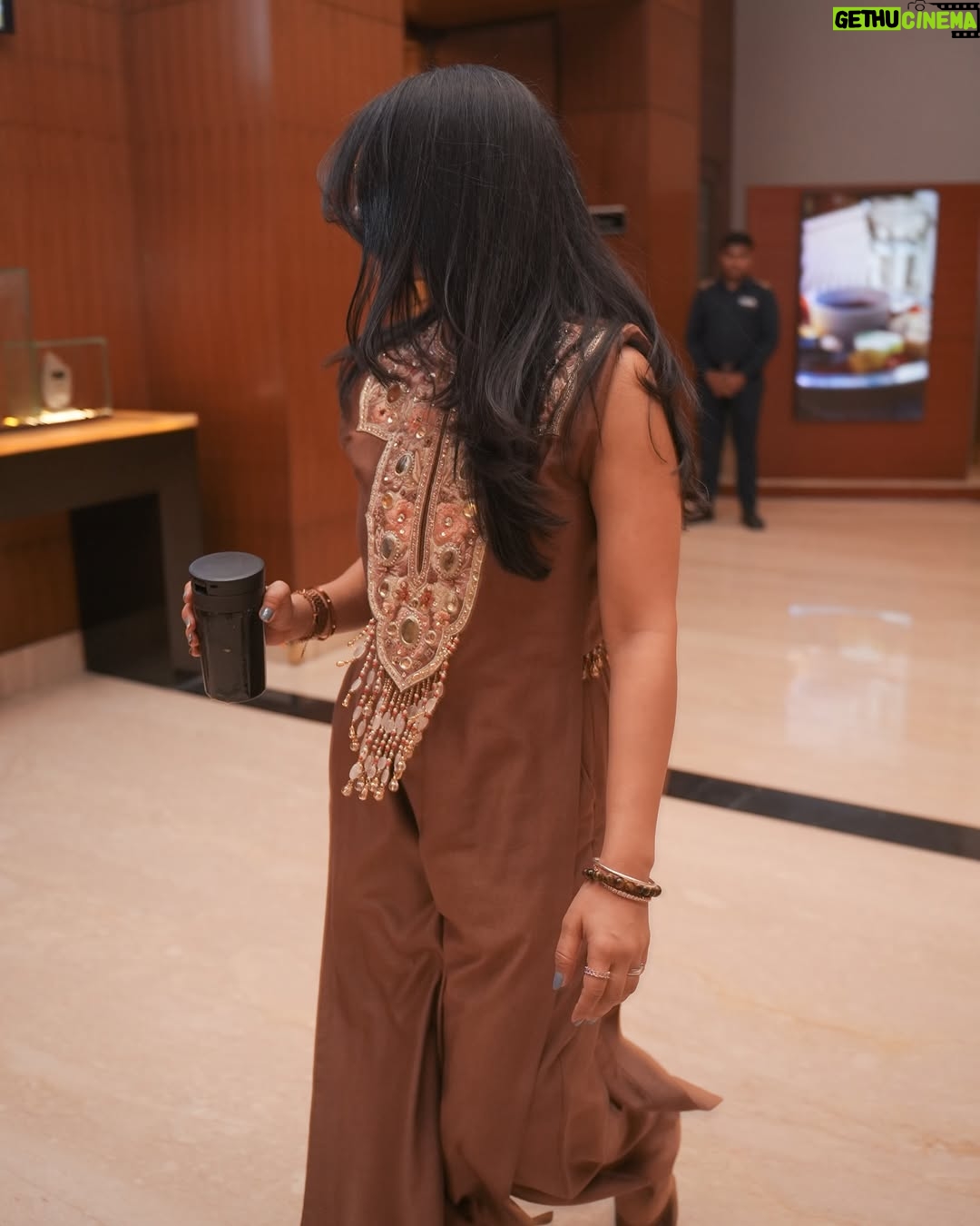 Nayab Midha - 256.4K Likes - Tassavvur ✨

Earthy Browns Yesterday For IILM (@iilmgurugramofficial) 🐻
Wearing @seeaash.in 
Styled by @simrankumar19
Clicked by @dikkat.shoots 
Apni pasandeeda tasveer bata do?🫰🏻