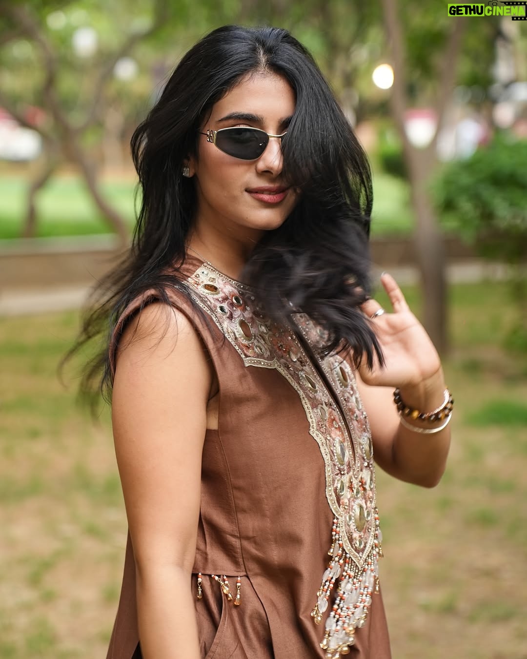 Nayab Midha - 256.4K Likes - Tassavvur ✨

Earthy Browns Yesterday For IILM (@iilmgurugramofficial) 🐻
Wearing @seeaash.in 
Styled by @simrankumar19
Clicked by @dikkat.shoots 
Apni pasandeeda tasveer bata do?🫰🏻