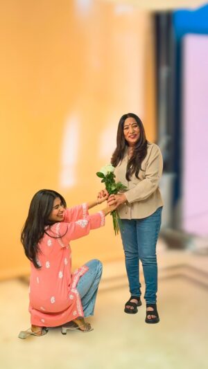 Nayab Midha Instagram - In uncertain times, the only thing that is certain is the love of your loved ones.
This is for you, ma. Thank you @fernsnpetalsindia for always making it special.
It only takes a gesture to express your love - don’t miss out! Happy Mother’s Day ❤️
#Mothersday #NayabMidha