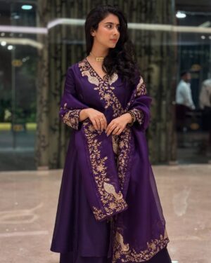 Nayab Midha Instagram - āØ
Wearing @pinkcitybysarika
Styled @simrankumar19