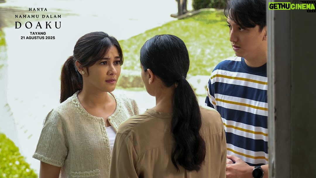Naysila Mirdad - 3 Likes - Kadang ada rasa yang gak selesai pas sutradara bilang “cut, tapi masih kebawa sampai berjam-jam setelahnya.

Dua foto ini diambil pas adegan yang paling bikin hati kebolak-balik. Emosinya nyata banget. Penuh rasa syukur bisa ngerasain momen sedalam itu bareng tim dan lawan main yang total

Terima kasih buat semua yang terlibat, dan kalian yang selalu support 🫶🏻🫶🏻

Semoga semua rasa yang kita tuang di cerita ini bisa nyampe ke hati kalian juga. Tonton film Hanya Namamu Dalam Doaku 21 Agustus di bioskop yaa💚

#HanyaNamamuDalamDoaku #HNDD #MencintaimuDalamDoa