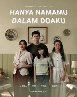 Naysila Mirdad Instagram - Hanya Namamu Dalam Doaku, akan menjadi film Sinemaku Pictures tentang cerita keluarga yang menggambarkan bagaimana ketika kita mencintai sesuatu, kita menggantungkan seluruh harapan kita pada sebuah doa.

Disutradarai oleh Reka Wijaya, diperankan oleh Vino G Bastian, Nirina Zubir, Naysilla Mirdad dan Anantya Kirana. Film ini diiringi OST dari Nadin Amizah - Berpayung Tuhan dan diproduseri oleh Umay Shahab, Prilly Latuconsina dan Bryan Domani.

Tunggu kami di bioskop kesayangan kalian! 🤍

#SinemakuPictures #SinemakuDay2025 #HeresComeTheFun