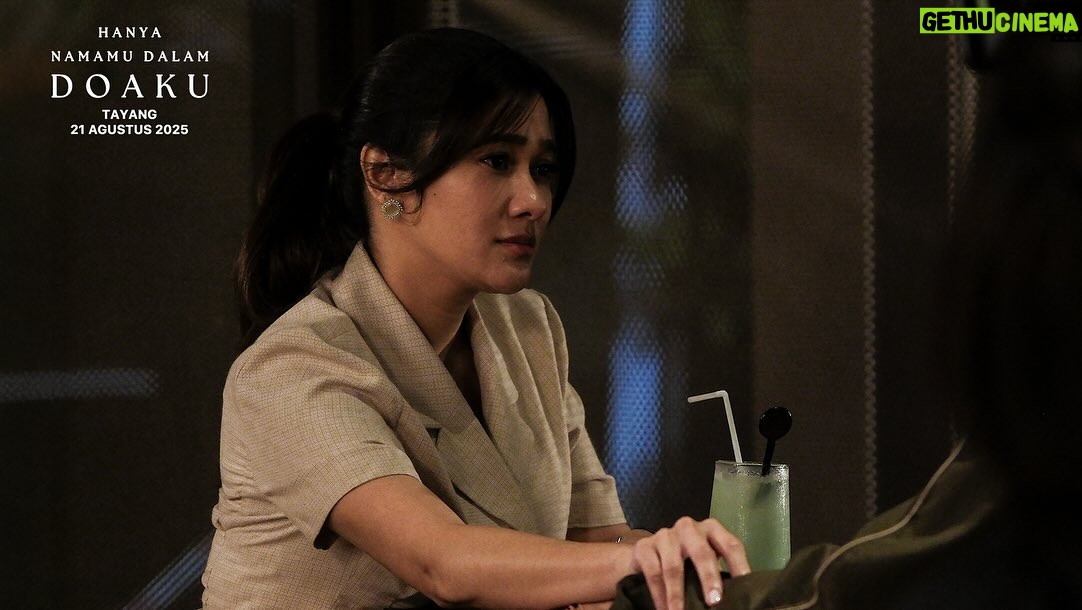 Naysila Mirdad - 3 Likes - Kadang ada rasa yang gak selesai pas sutradara bilang “cut, tapi masih kebawa sampai berjam-jam setelahnya.

Dua foto ini diambil pas adegan yang paling bikin hati kebolak-balik. Emosinya nyata banget. Penuh rasa syukur bisa ngerasain momen sedalam itu bareng tim dan lawan main yang total

Terima kasih buat semua yang terlibat, dan kalian yang selalu support 🫶🏻🫶🏻

Semoga semua rasa yang kita tuang di cerita ini bisa nyampe ke hati kalian juga. Tonton film Hanya Namamu Dalam Doaku 21 Agustus di bioskop yaa💚

#HanyaNamamuDalamDoaku #HNDD #MencintaimuDalamDoa