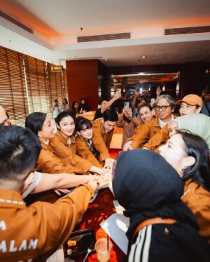 Naysila Mirdad Instagram - Press conference #HNDD 🧡