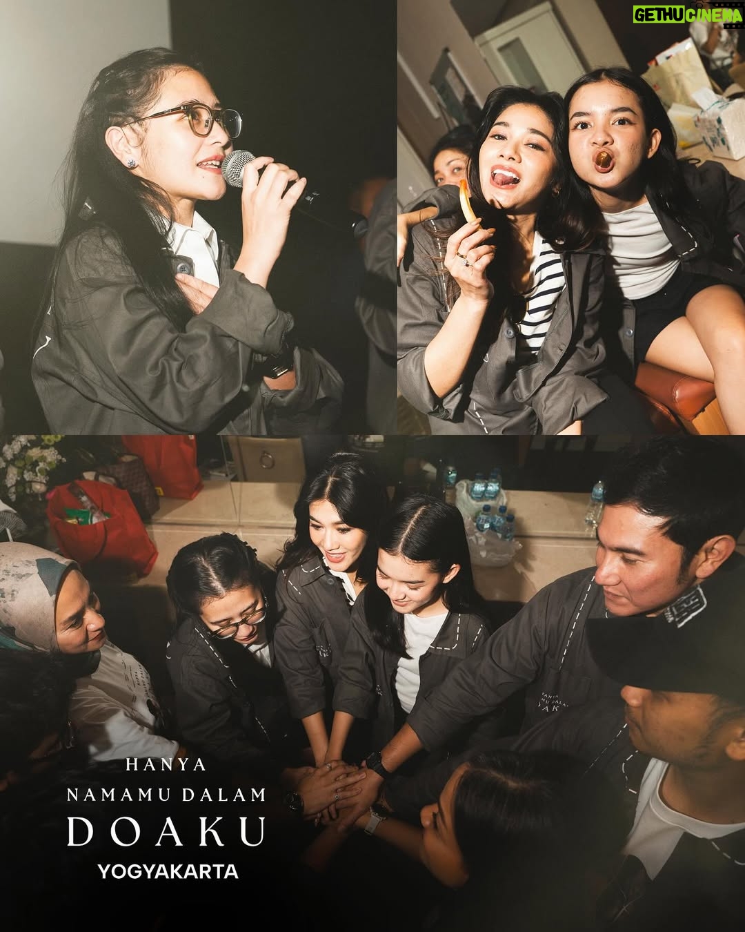 Naysila Mirdad - 3 Likes - Yogyakarta selalu seru!🙌

Senang sekali bisa bertemu kembali bareng teman-teman semua, dan berbagai keseruan bersama🫶🥰

Terima kasih buat teman-teman semua yang udah menyempatkan buat nonton bareng, yang belum tunggu kita di bioskop mulai 21 Agustus yaaa💚

#HanyaNamamuDalamDoaku #HNDD #MencintaimuDalamDoa