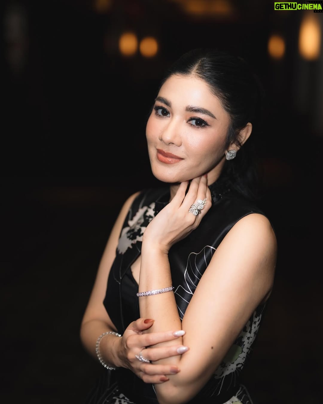 Naysila Mirdad - 5.2K Likes - Naysilla Mirdad for Gala Premiere Film Tabayyun.

Fotografer : Taufik
Instagram : @taufikifik
https://www.instagram.com/taufikifik?igsh=YXN4eWltcDJiMGF2

Dari Produser dan Sutradara AIRMATA DIUJUNG SAJADAH.

Jangan lupa ajak yang tersayang untuk nonton FILM TABAYYUN, mulai tayang 8 Mei 2025 di bioskop!
#tabayyun #filmtabayyun #setaradimataallah