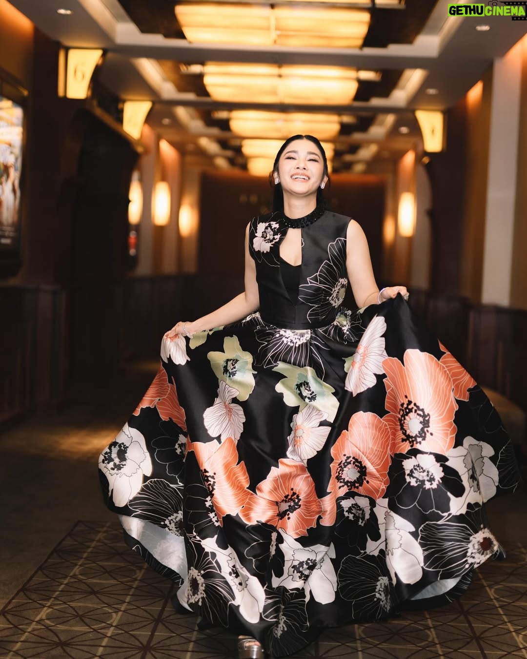 Naysila Mirdad - 5.2K Likes - Naysilla Mirdad for Gala Premiere Film Tabayyun.

Fotografer : Taufik
Instagram : @taufikifik
https://www.instagram.com/taufikifik?igsh=YXN4eWltcDJiMGF2

Dari Produser dan Sutradara AIRMATA DIUJUNG SAJADAH.

Jangan lupa ajak yang tersayang untuk nonton FILM TABAYYUN, mulai tayang 8 Mei 2025 di bioskop!
#tabayyun #filmtabayyun #setaradimataallah