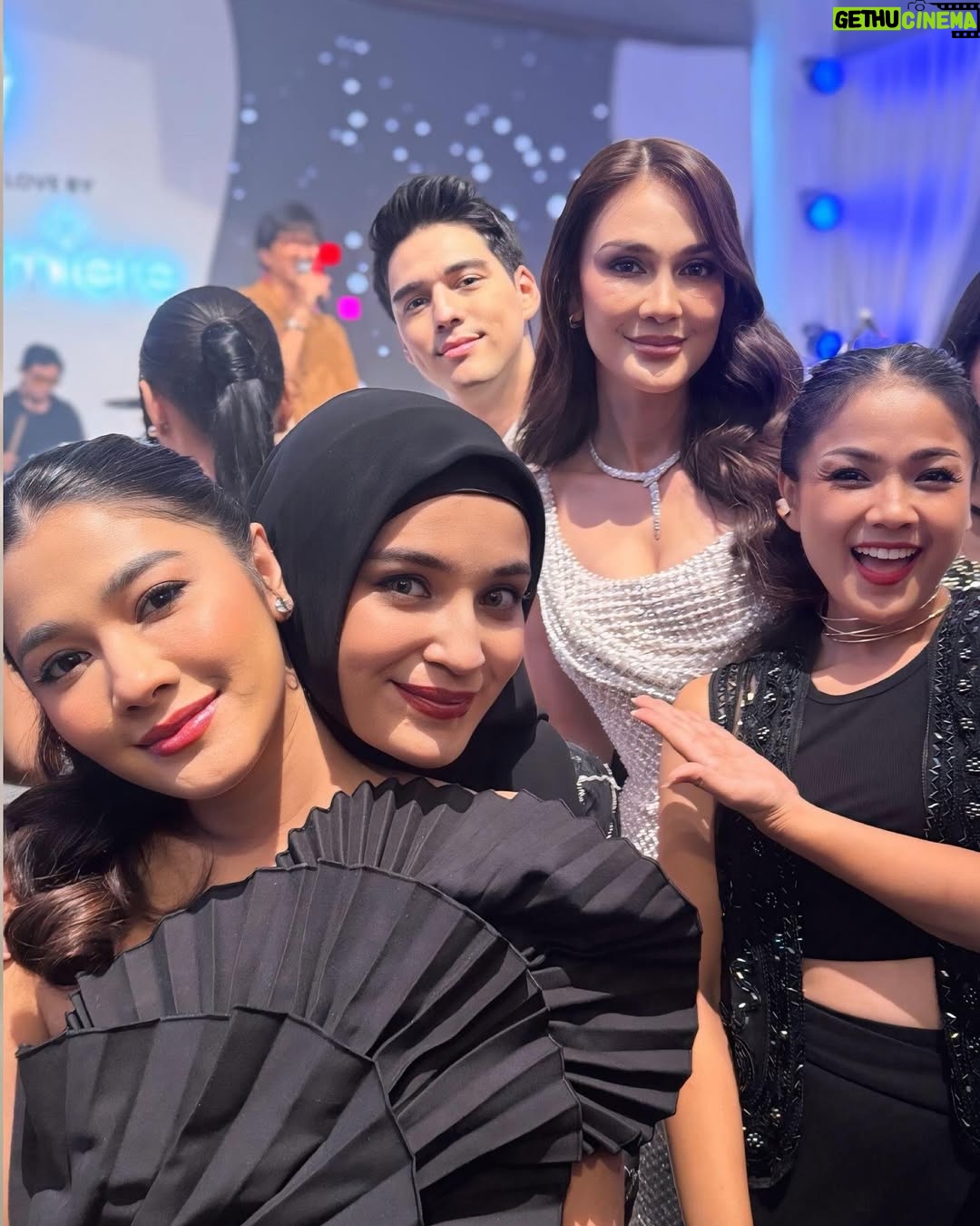 Naysila Mirdad - 3 Likes - So, so happy for you two.. Big congrats again Mba Lun & Max! Mba lun emang selalu cantik, tapi malam itu cantiknya keterlaluan 🥹🥹🥹❤️🤏🏼✨

And @sheilaon7 was such a blast… Definitely a night to remember 🥰🥰🥰