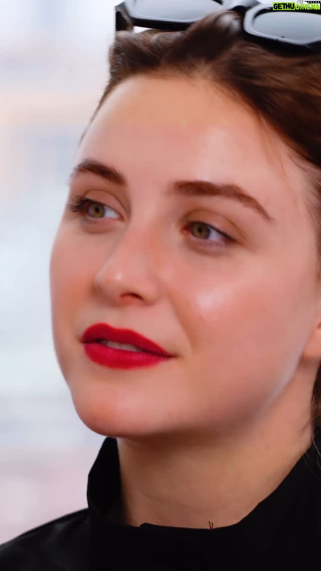 Nazeni Hovhannisyan - 13.5K Likes - Անին նուրբ է շատ, դժվար «Կամուրջներ» էին երկուսիս համար էլ, հաշտության ու չասված բաների Կամուրջներ...ես փորձում էի չխանգարել ու չցավեցնել, փորձում էի լսել նոր ականջով ու էն բնականությամբ, որ Անին ունի, իր սիրուն լույսով ու նրբազգացությամբ, ու ամբողջ ընթացքում նոր ուժ էի տեսնում նրա մեջ ու հասունություն. մոր, մարդու, քաղաքացու և կնոջ:  Դեռ շատ բան կար իհարկե խոսելու և ասելու ... մի ուրիշ անգամ գուցե)
Հենց հիմա արդեն իմ յութուբում կարող եք նայել💜 
Հ.Գ. Ես շնորհակալ եմ իմ հյուրերին վստահության ու ազնիվ խոսքի համար) 
@ani___khachikyan @nazenihovhannisyan  սիրով՝ #Կամուրջներ