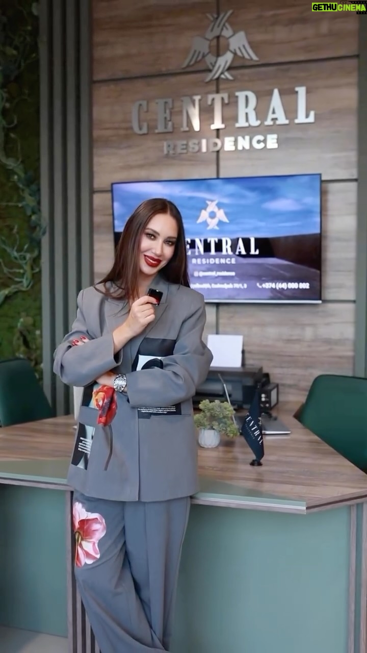 Nazeni Hovhannisyan - 3 Likes - Ցենտրալ Ռեզիդենս @central__residence համալիրը ներկայացնում է բացառիկ նախագիծ: Այստեղ  երազանքը դառնում է իրականություն։ Նախորդ 4 մասնաշենքերը հիշում եք, վաղուց իրենց բնակիչներին գտած: 
Պատկերացրե ք , որ 5-րդ մասնաշենքն արդեն հասել է 2-րդ հարկին՝ պահելով ամենաբարձր չափանիշները և արագ տեմպերը։
Գրեթե բոլոր բնակարանները վաճառված են: 
Բայց կա շատ լավ լուր ու ԲԱՑԱՌԻԿ ԱՌԱՋԱՐԿ 😍💙. 
♥️Ուշադրություն ♥️
ՍԿՍՎԵԼ է 6-րդ մասնաշենքի նախավաճառքը։✅
💚Առաջին անգամ Էջմիածնում և միայն @central__residence համալիրում կարող եք ձեռք բերել լավագույն և որակյալ բնակարանը ՝48 ամիս տարաժամկետ վճարմամբ՝ առանց տոկոսի , Անմիջապես կառուցապատողից ՝ 20% կանխավճարով։💚
☎️  374 44 000 802
📲  374 44 000 807
Սա իրոք եզակի հնարավորություն է յուրաքանչյուրի համար: 
@central__residence , երբ բնակարան ունենալը հաճույք է, ոչ թե անհանգստություն) 
#nazenihovhannisyan #realestateforsale #realestate #2025 #ejmiatsin #armenia