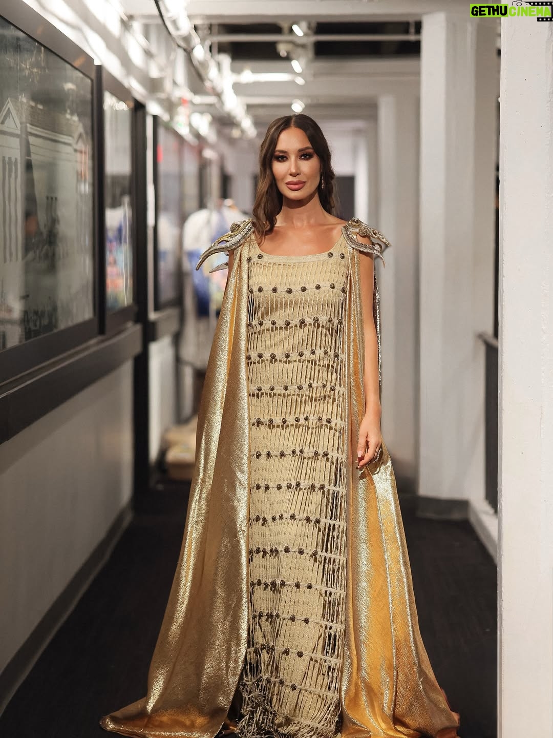 Nazeni Hovhannisyan - 2.1K Likes - Some photos of the icon @nazenihovhannisyan 💫

🏛️𝐄𝐜𝐡𝐨𝐞𝐬 𝐨𝐟 𝐎𝐮𝐫 𝐀𝐧𝐜𝐞𝐬𝐭𝐨𝐫𝐬 

𝐋𝐄𝐓 𝐓𝐇𝐄 𝐄𝐂𝐇𝐎𝐄𝐒 𝐑𝐈𝐒𝐄 ✨

The evening’s principal conductor was maestro @sergeysmbatyan 🎼

🔹𝐃𝐢𝐫𝐞𝐜𝐭𝐨𝐫: 𝐀𝐫𝐦𝐚𝐧 𝐍𝐬𝐡𝐚𝐧𝐢𝐚𝐧 @armanshanian 
🔹𝐏𝐫𝐨𝐝𝐮𝐜𝐞𝐫: 𝐀𝐬𝐤𝐨 𝐀𝐤𝐨𝐩𝐲𝐚𝐧 @askoakopyan 
🔹𝐌𝐮𝐬𝐢𝐜𝐚𝐥 𝐏𝐫𝐨𝐝𝐮𝐜𝐞𝐫: 𝐀𝐧𝐝𝐫𝐚𝐧𝐢𝐤 𝐁𝐞𝐫𝐛𝐞𝐫𝐲𝐚𝐧 @andberberyan 

Շլացուցիչ Նազենի Հովհաննիսյանի լուսանկարները💫

🏛️Նախնիների կանչը

Երեկոյի դիրիժորն էր մաեստրո Սերգեյ Սմբատյանը 🎼

🔹Ռեժիսոր՝ Արման Նշանյան 
🔹Պրոդյուսեր՝ Ասկո Հակոբյան 
🔹Երաժշտական պրոդյուսեր՝ Անդրանիկ Բերբերյան 

📸 @anyuta_aslanian 
📸 @manuel_g_photo 
📸 @tm_photography____ 

#echoesofourancestors #armanshanian #nazenihovhannisyan  #lettheechoesrise #greektheater
