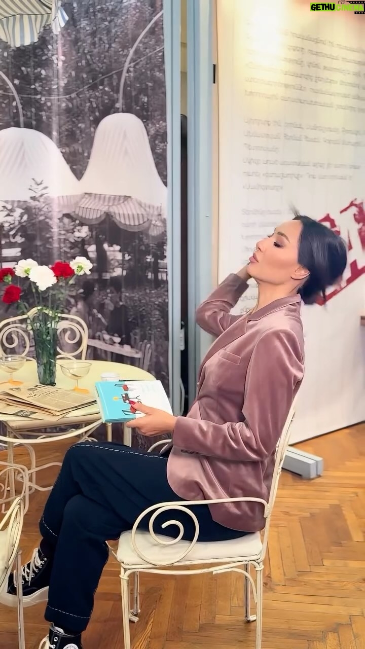 Nazeni Hovhannisyan - 3.1K Likes - Այսպիսի՜ Սեր եմ ուզում 😂🤦🏻‍♀️ ԼԱՎԱԳՈւՅՆ ԹԻՄՆ Ու «Համի ուժը»: @thepoweroftaste 
Սպասեք յուրաքանչյուր կիրակի՝ @armeniatv.official -  և իմ Յութուբի եթերում ( մարտի 9- ից) : 
💜#nazenihovhannisyan