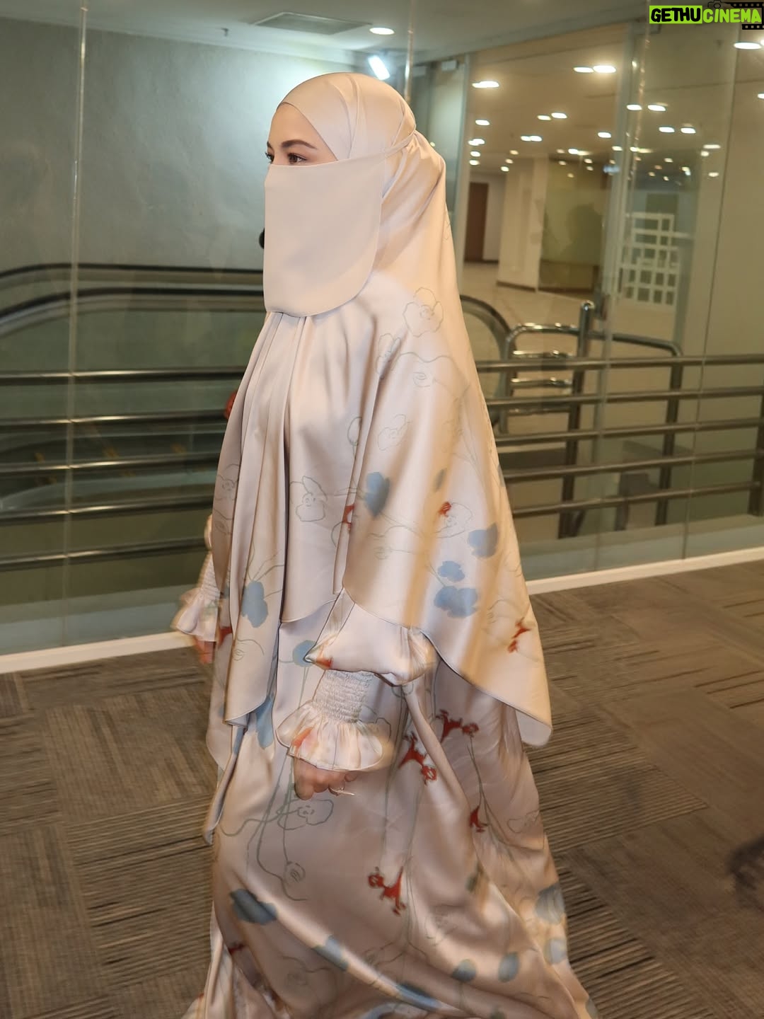 Neelofa - 81.7K Likes - Some came with wounds, others with questions.
But everyone left with something deeper insyaAllah ❤️💍

ootd : @nunha ( Coming Soon )