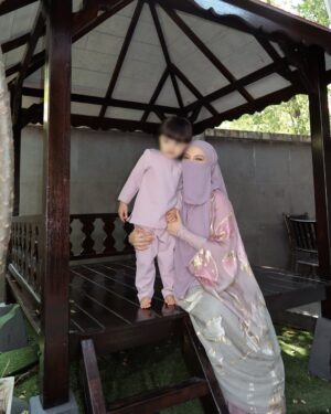 Neelofa Instagram - First day of Syawal. Matching outfits, matching hearts.