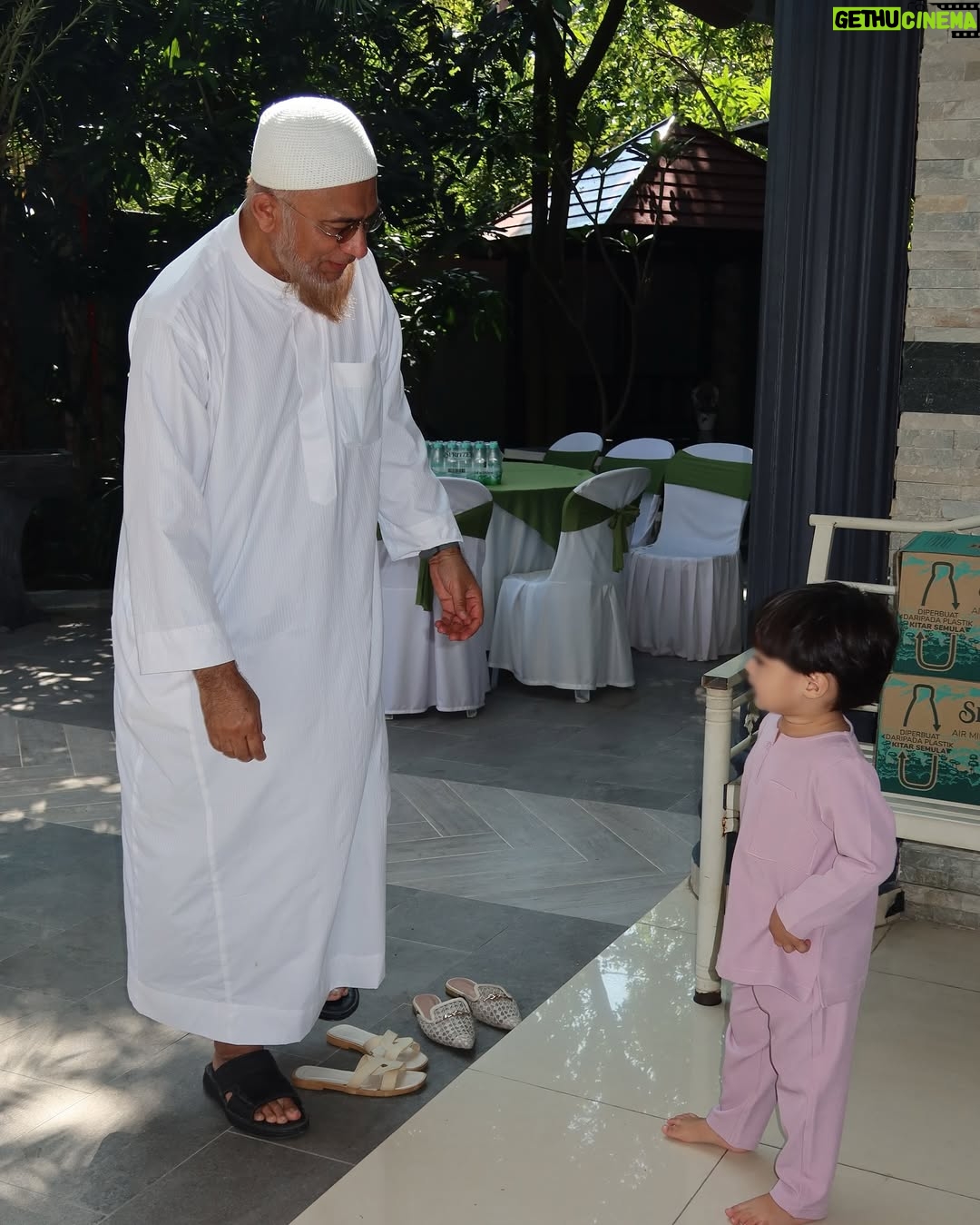 Neelofa - 173.2K Likes - First day of Syawal. Matching outfits, matching hearts.