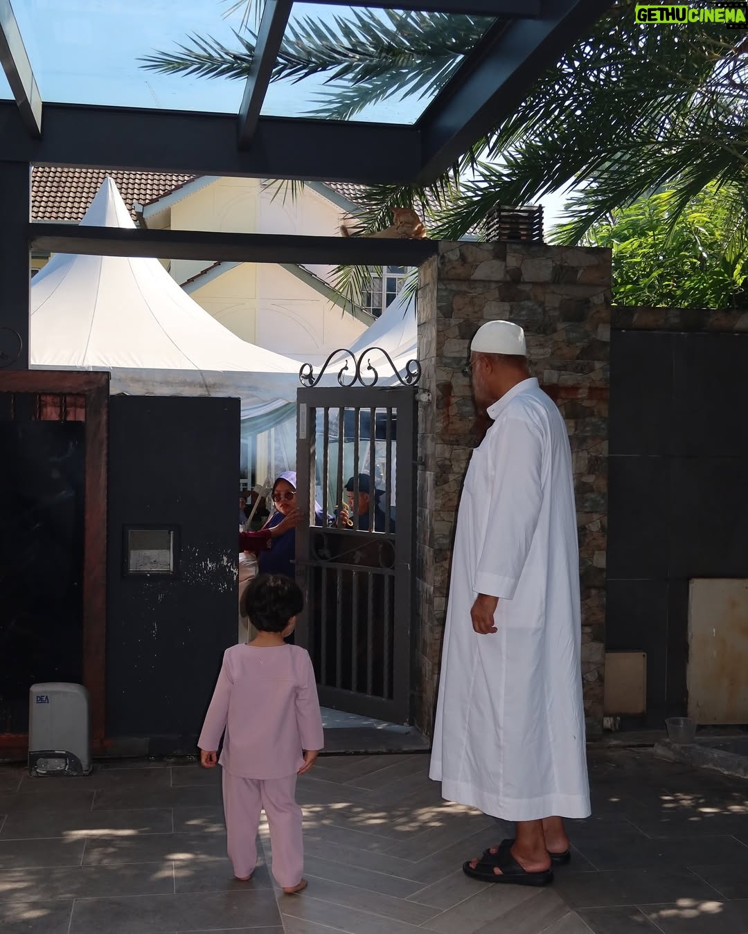 Neelofa - 173.2K Likes - First day of Syawal. Matching outfits, matching hearts.