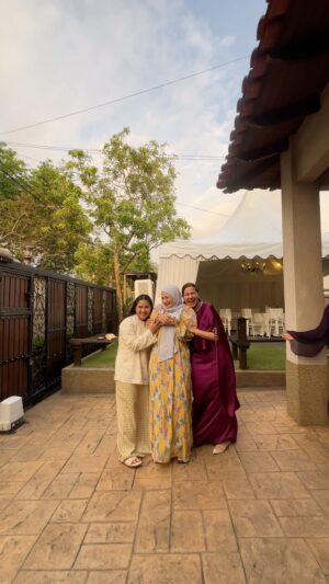 Neelofa Instagram - Eid mubarak from us 🥰🙏🏻🌙