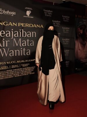 Neelofa Instagram - Watching Keajaiban Air Mata Wanita on preview night with my soulmate, and my soul sister š