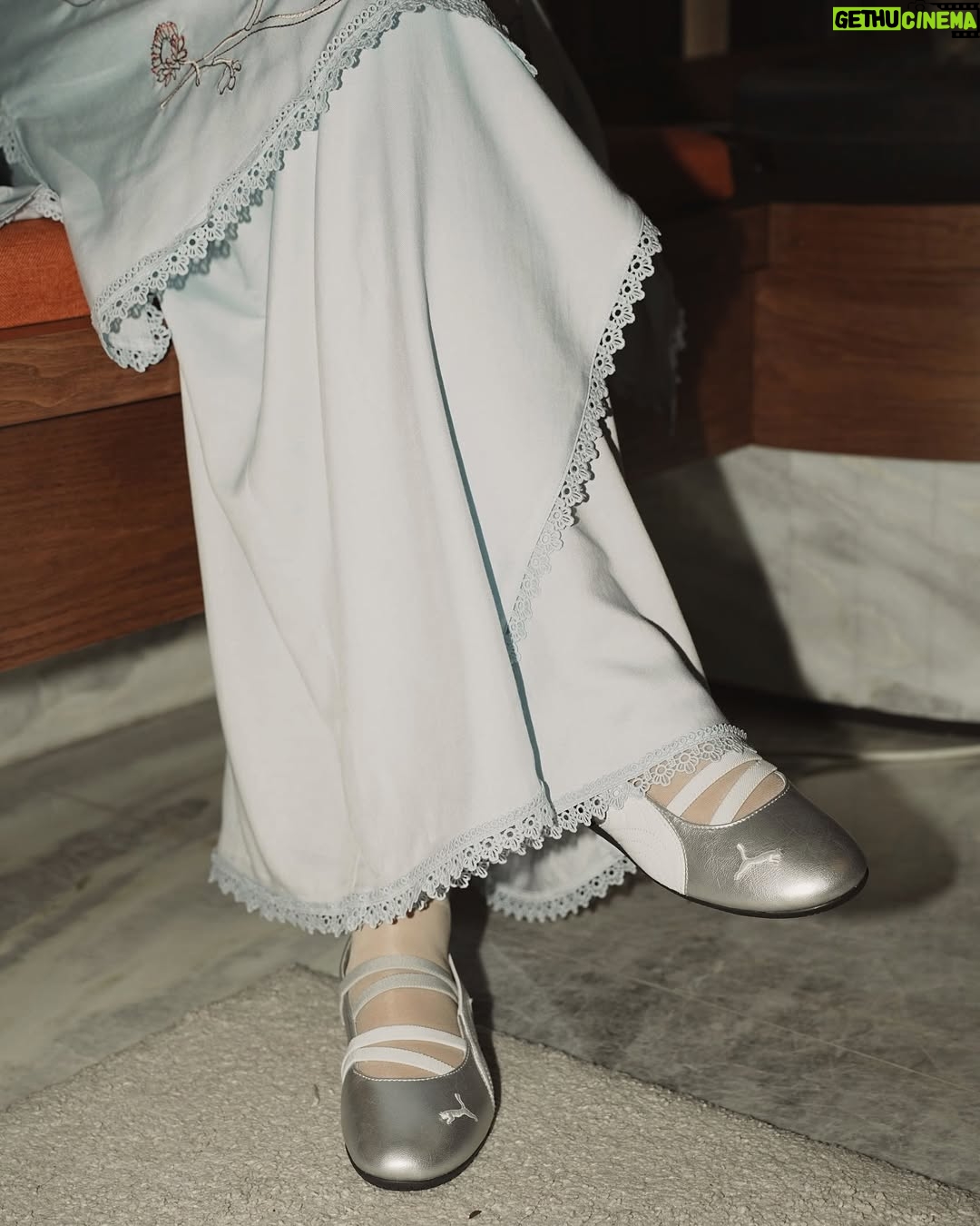Neelofa - 65.6K Likes - Speed and style in every step. 

Dropping 10th April . #speedcat #pumamy
