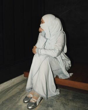 Neelofa Instagram - Speed and style in every step.
Dropping 10th April . #speedcat #pumamy