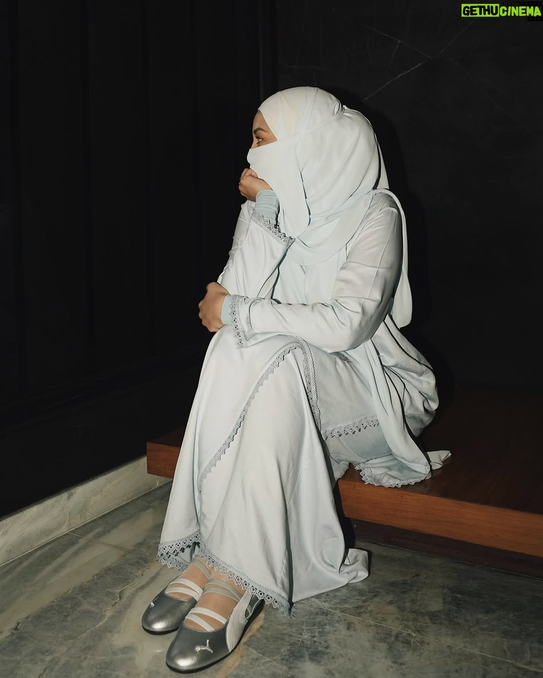 Neelofa - 65.6K Likes - Speed and style in every step. 

Dropping 10th April . #speedcat #pumamy