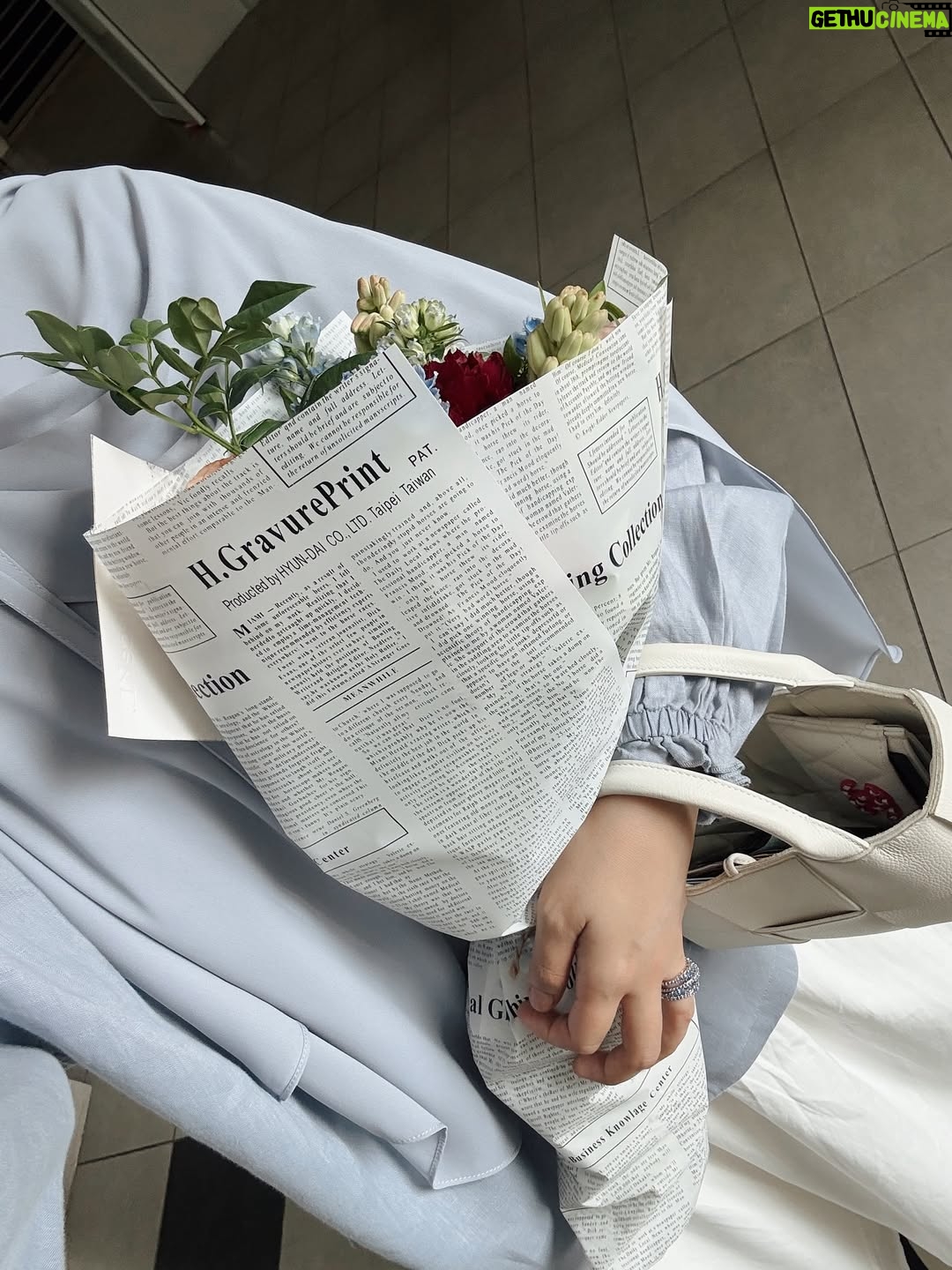 Neelofa - 107.6K Likes - Sebab hidup tak selalu ada tema, kadang just… moments, الحمدللهً  untuk semuanya 🤲🏼💕