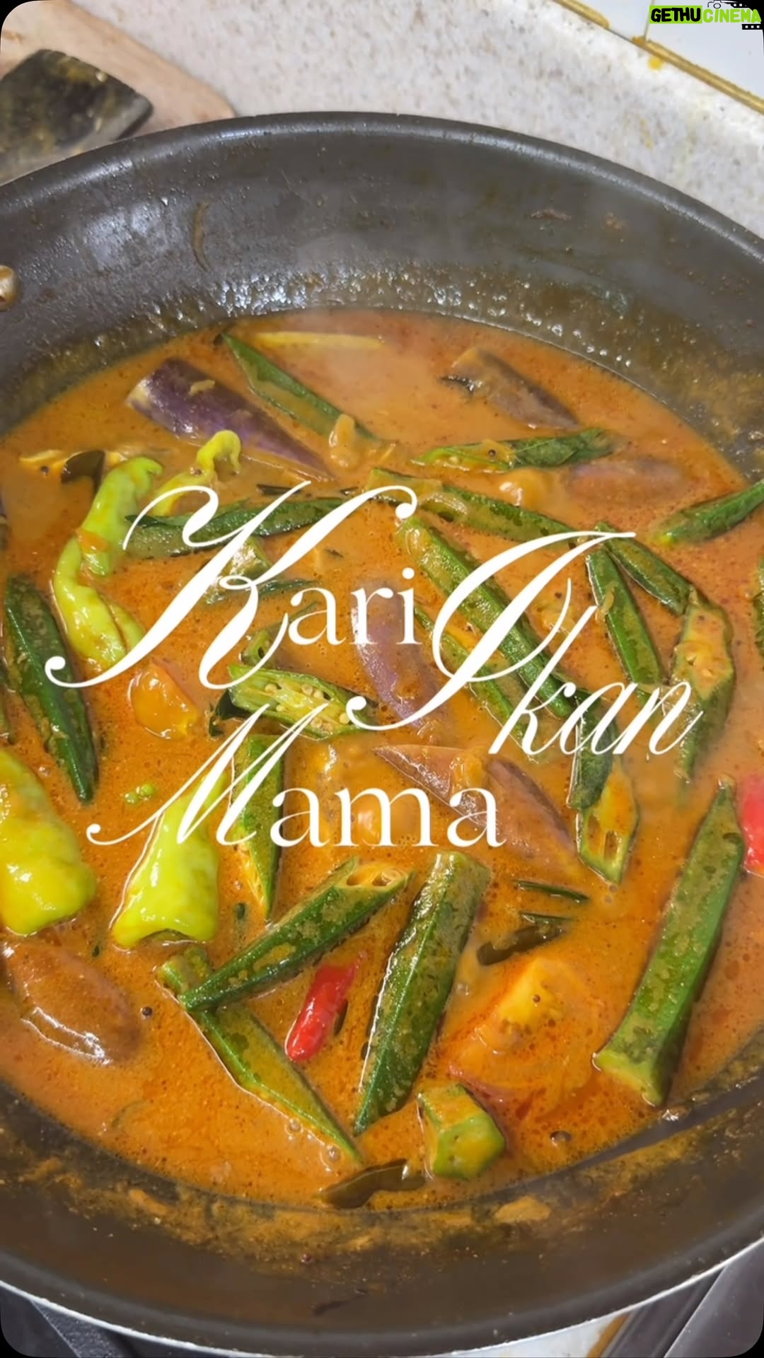 Neelofa - 52.8K Likes - Bak kata orang-orang tua… kalau tak pandai masak kari, belum boleh kahwin lagi! 

Tapi zaman sekarang, kau grab je senang!