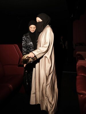 Neelofa Instagram - Watching Keajaiban Air Mata Wanita on preview night with my soulmate, and my soul sister š