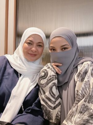 Neelofa Instagram - Sebab hidup tak selalu ada tema, kadang just⦠moments, Ų§ŁŲŁ
ŲÆŁŁŁŁ untuk semuanya š¤²š¼š
