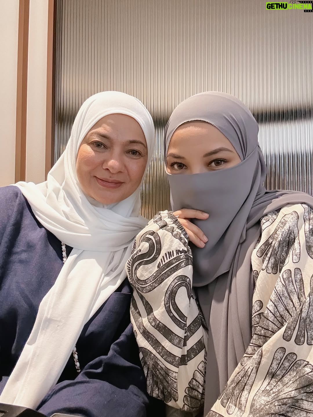 Neelofa - 107.6K Likes - Sebab hidup tak selalu ada tema, kadang just… moments, الحمدللهً  untuk semuanya 🤲🏼💕