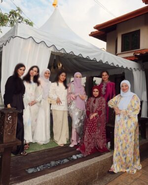 Neelofa Instagram - The second half of Syawal Day 1: full stomachs, full hearts, and a little bit of āmana Panadol sebijik?ā