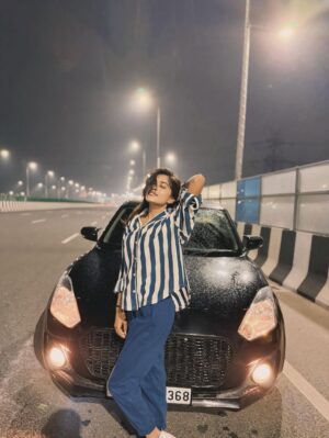 Neeru Yadav Instagram - 💙Nhi h mujhsa koi 😈🖤