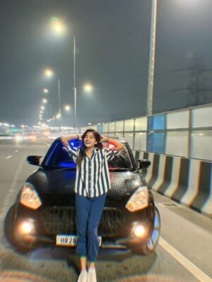 Neeru Yadav Instagram - 💙Nhi h mujhsa koi 😈🖤