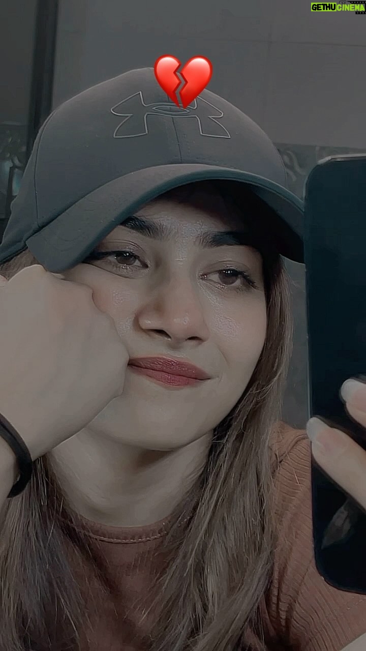 Neeru Yadav - 248.9K Likes - बात करनी है 💔🙃