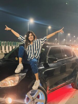 Neeru Yadav Instagram - 💙Nhi h mujhsa koi 😈🖤