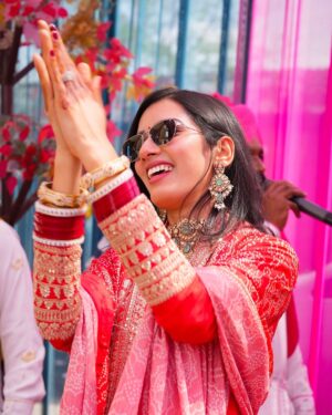 Neetu Bisht Instagram - Serving thumkas with a side of Punjab!
Danced so much, even the dhol needed a break🙈😛
Jewellery @divaartjewellers
#neetubisht #punjab