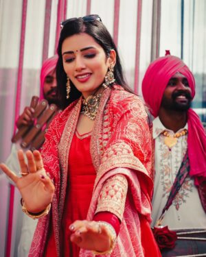 Neetu Bisht Instagram - Serving thumkas with a side of Punjab!
Danced so much, even the dhol needed a break🙈😛
Jewellery @divaartjewellers
#neetubisht #punjab