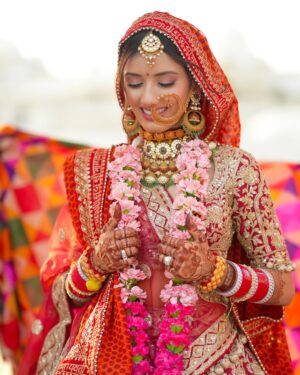 Neetu Bisht Instagram - Some looks are not just outfits, they are emotions.
Still obsessed with my Kumaoni wedding look! 💕🥰 #culturalgrace #kumaunibride #neetubisht
Special thanks to them @riyamakeup_artist @ankur_hairstylist 💝❤️❤️❤️❤️