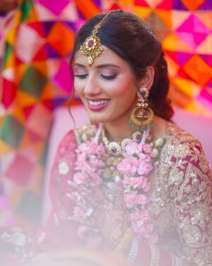 Neetu Bisht Instagram - Some looks are not just outfits, they are emotions.
Still obsessed with my Kumaoni wedding look! 💕🥰 #culturalgrace #kumaunibride #neetubisht
Special thanks to them @riyamakeup_artist @ankur_hairstylist 💝❤️❤️❤️❤️