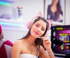 Neetu Bisht Instagram - From cracking jokes to cracking levels — officially entering the gaming zone! First-ever gaming setup photoshoot, and trust me… this is just the loading screen. Ready. Set. Game on!
💖❤️
#neetugaming #neetubisht