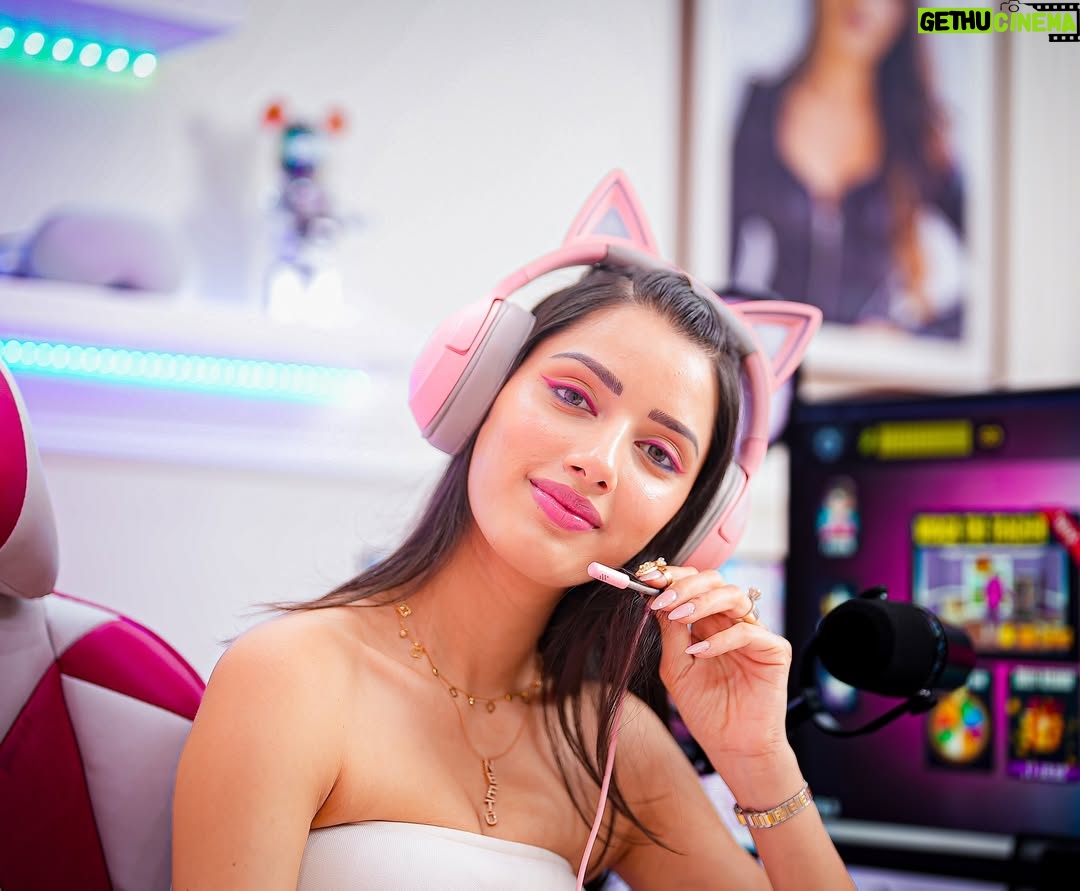 Neetu Bisht - 191.6K Likes - From cracking jokes to cracking levels — officially entering the gaming zone! First-ever gaming setup photoshoot, and trust me… this is just the loading screen. Ready. Set. Game on!
💖❤️
#neetugaming #neetubisht