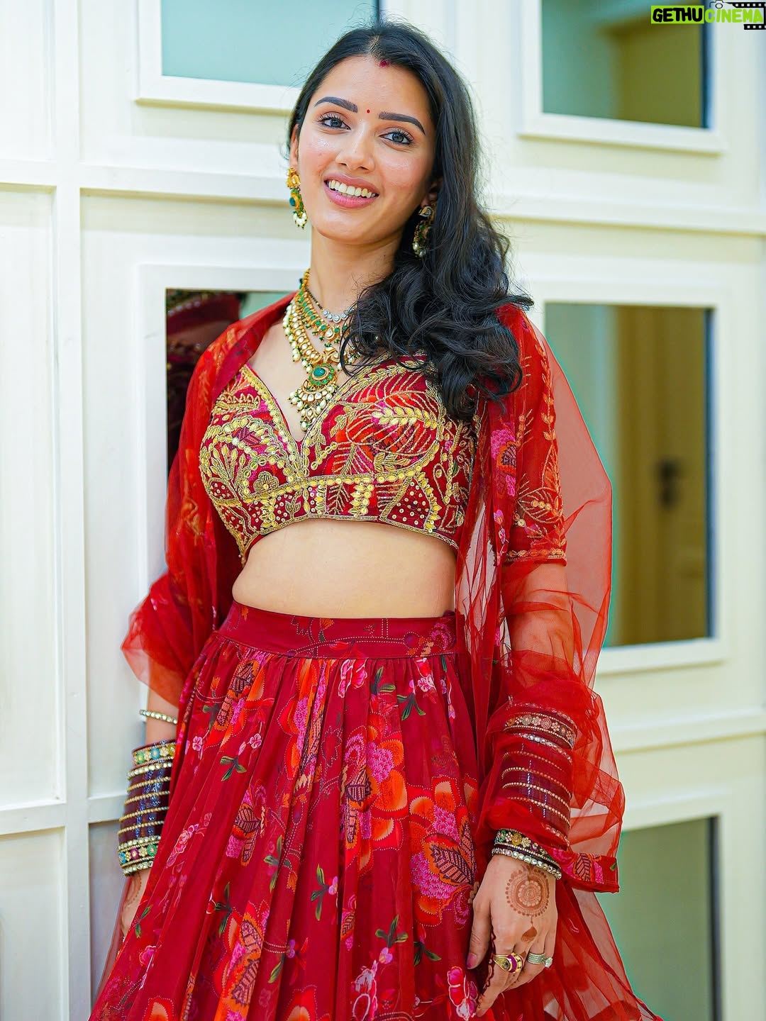 Neetu Bisht - 464.8K Likes - Teej pe no filter needed..💖 the glow is real!🥰❤️
@divaartjewellers ❤️❤️
#neetubisht #teej #post
